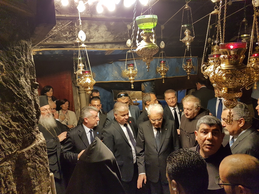 رئيسة بلدية بيت لحم تشارك في إستقبال الرئيس الإيطالي وترافقه في جولته