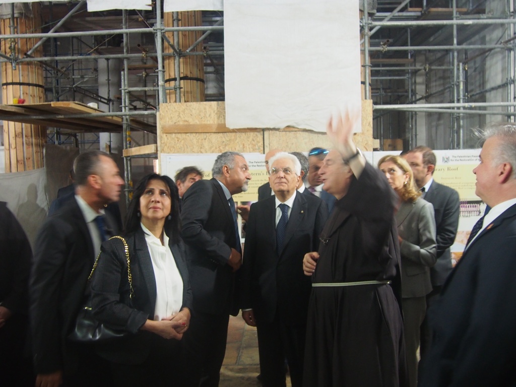 رئيسة بلدية بيت لحم تشارك في إستقبال الرئيس الإيطالي وترافقه في جولته