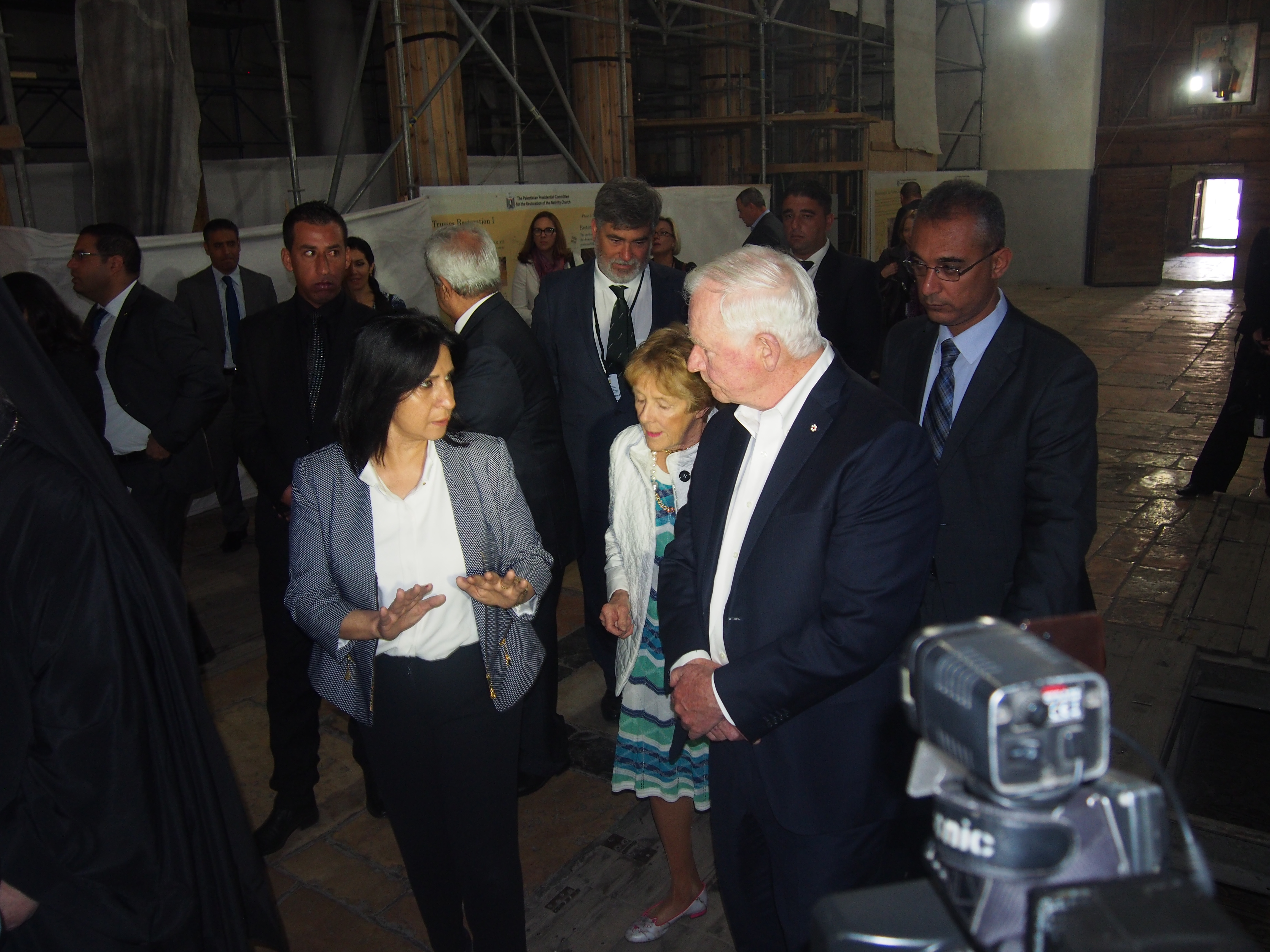 بابون تشارك في إستقبال الحاكم العام لكندا 