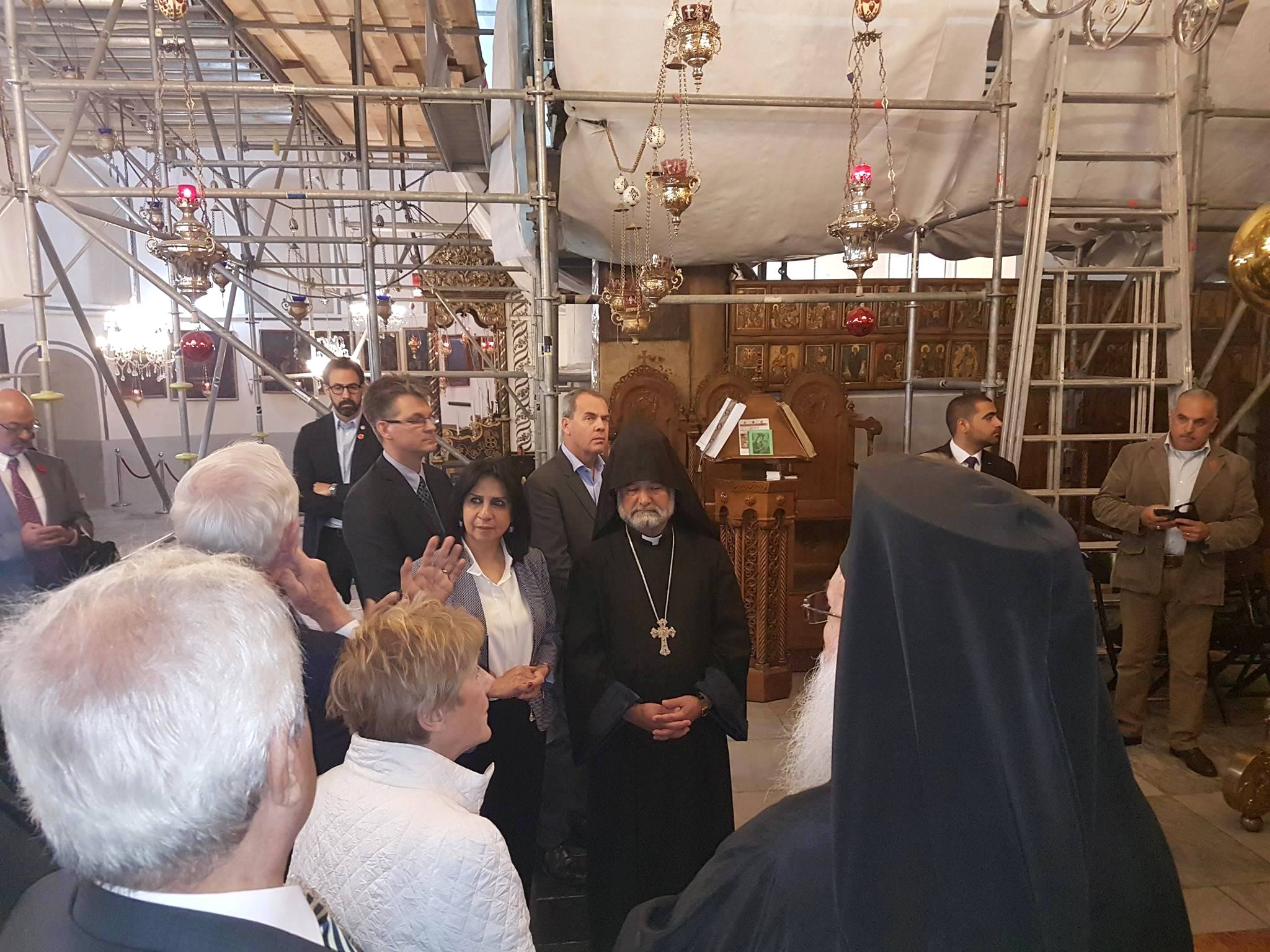 بابون تشارك في إستقبال الحاكم العام لكندا 