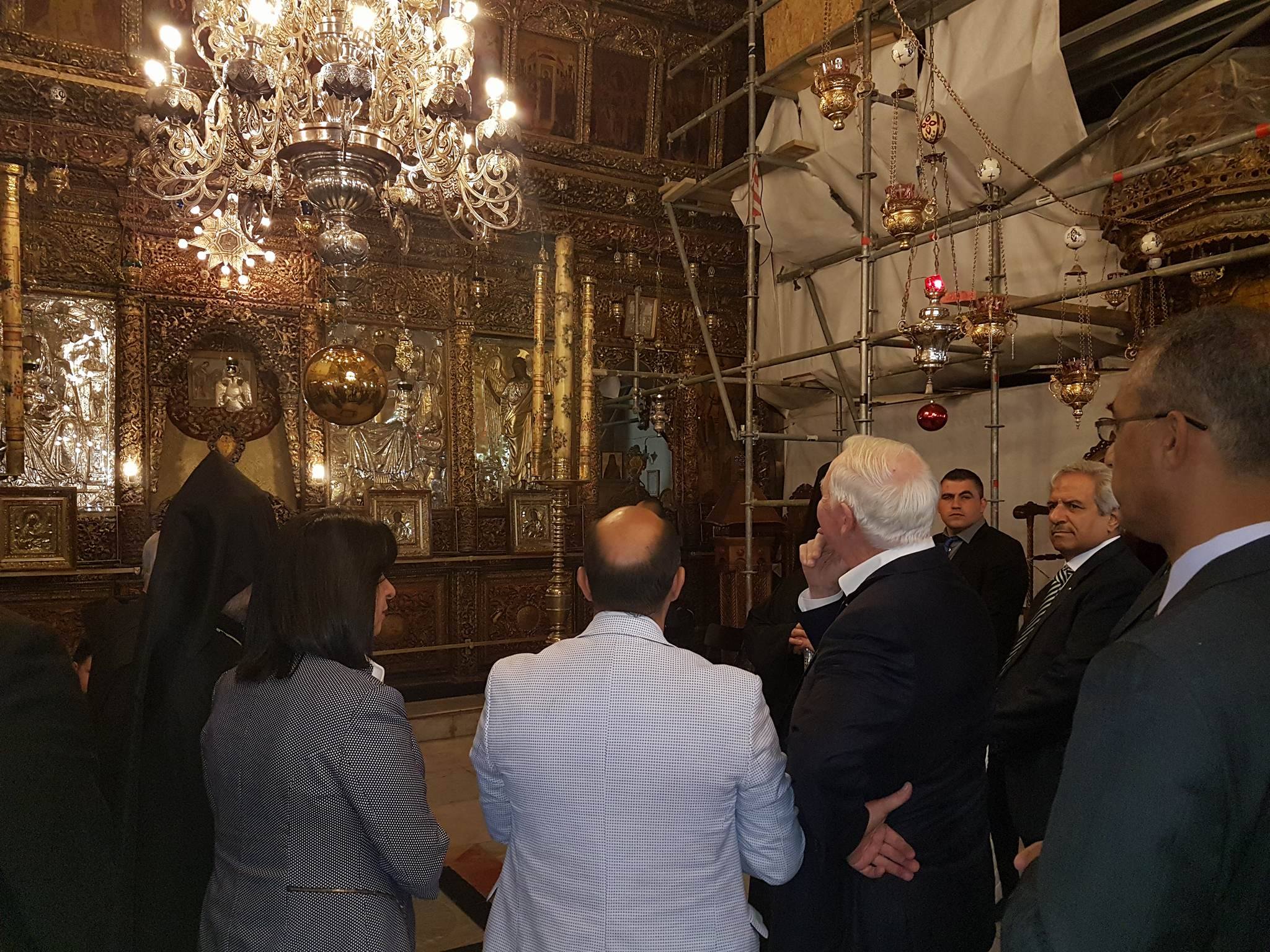 بابون تشارك في إستقبال الحاكم العام لكندا 