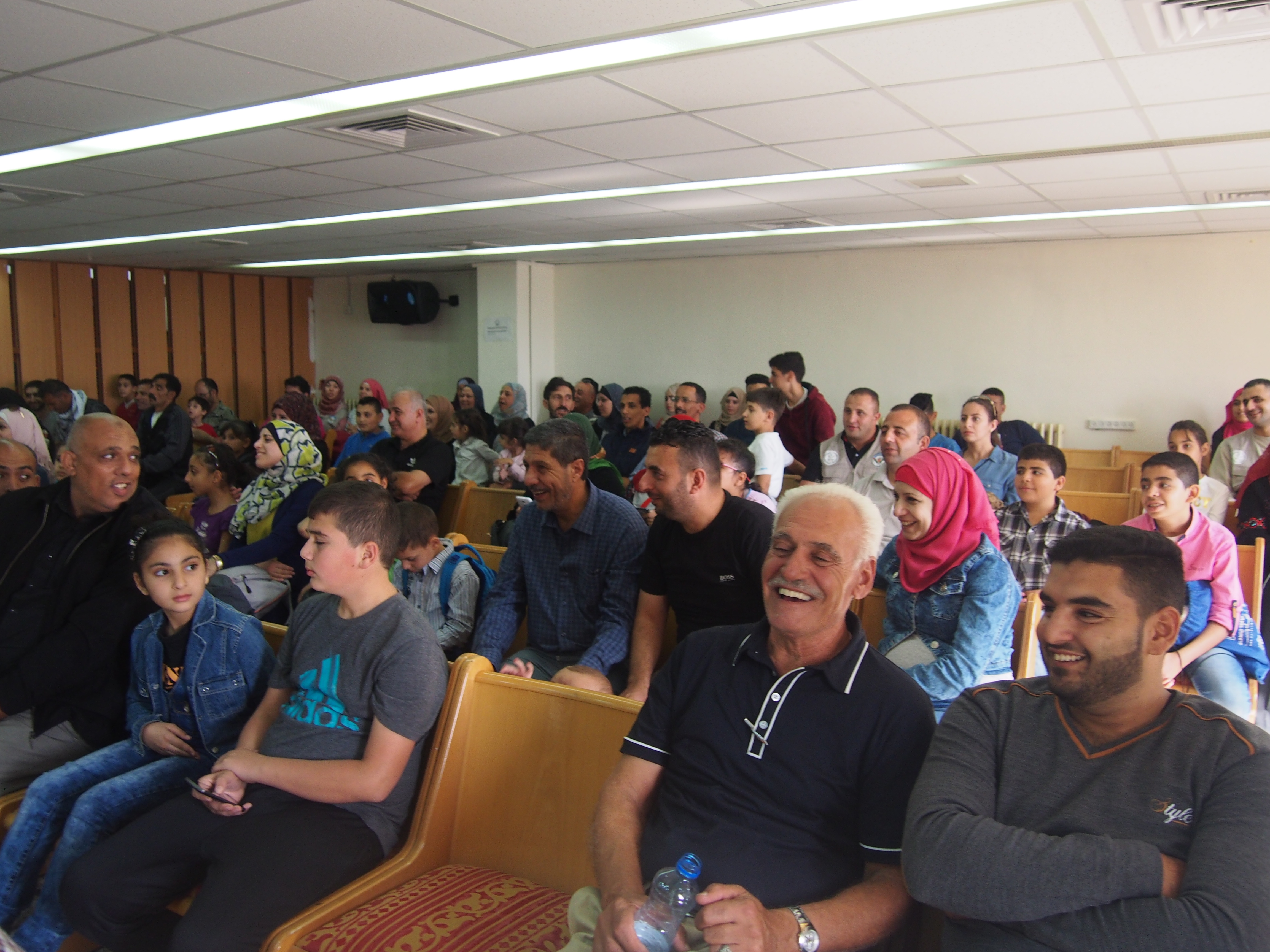 رئيسة بلدية بيت لحم تستقبل مدير وأعضاء مكتبة بلدية البيرة وموظفين البلدية القادمين مع عائلاتهم