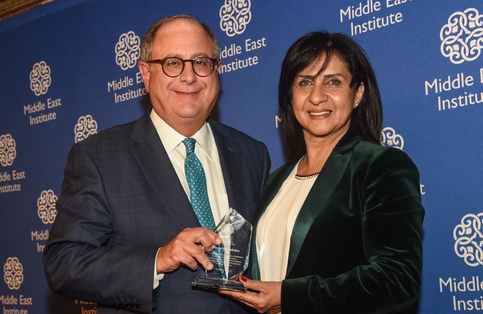 معهد الشرق الأوسط في واشنطن يمنح بابون جائزة (عصام فارس) لدورها في الدفاع عن حقوق وكرامة الشعب الفلسطيني