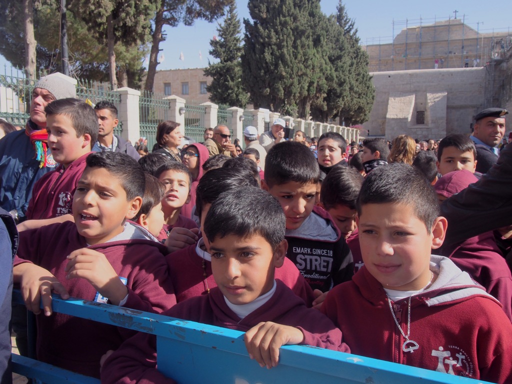 رئيسة وأعضاء بلدية بيت لحم يشاركون في إستقبال حارس الاراضي المقدسة