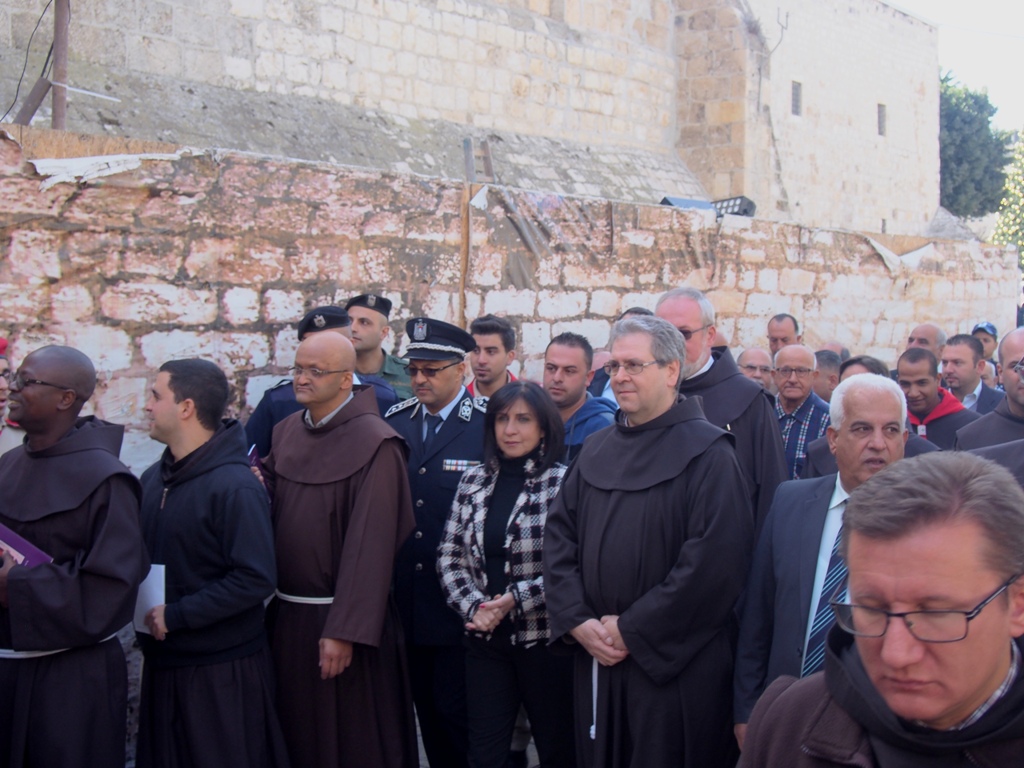 رئيسة وأعضاء بلدية بيت لحم يشاركون في إستقبال حارس الاراضي المقدسة