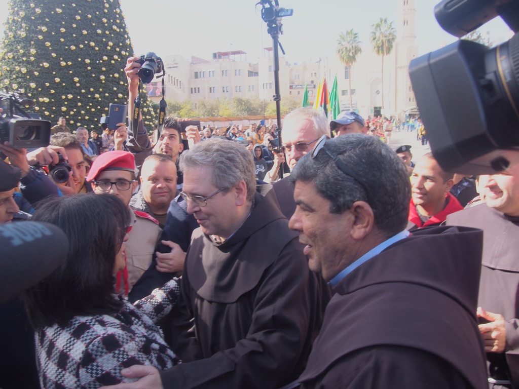 رئيسة وأعضاء بلدية بيت لحم يشاركون في إستقبال حارس الاراضي المقدسة