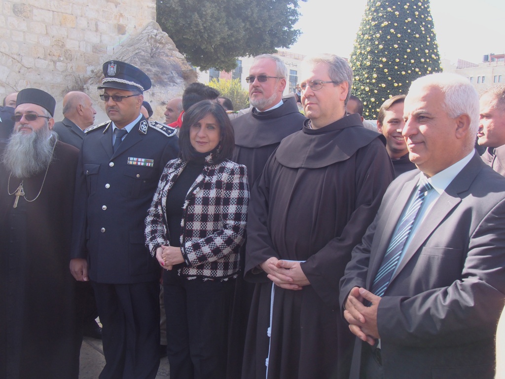 رئيسة وأعضاء بلدية بيت لحم يشاركون في إستقبال حارس الاراضي المقدسة