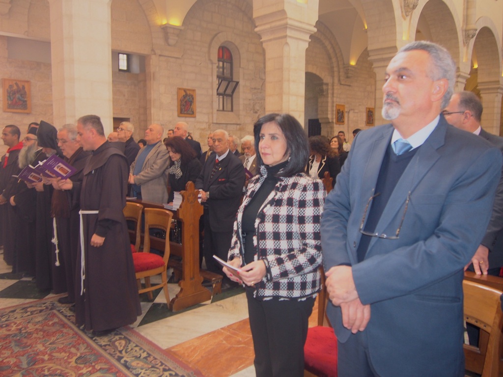 رئيسة وأعضاء بلدية بيت لحم يشاركون في إستقبال حارس الاراضي المقدسة