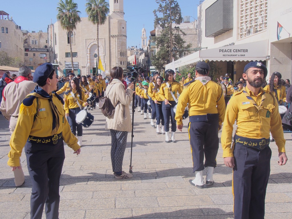 رئيسة وأعضاء بلدية بيت لحم يشاركون في إستقبال حارس الاراضي المقدسة