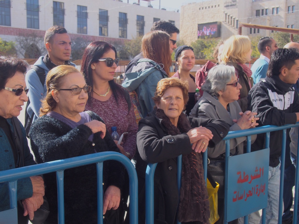 رئيسة وأعضاء بلدية بيت لحم يشاركون في إستقبال حارس الاراضي المقدسة