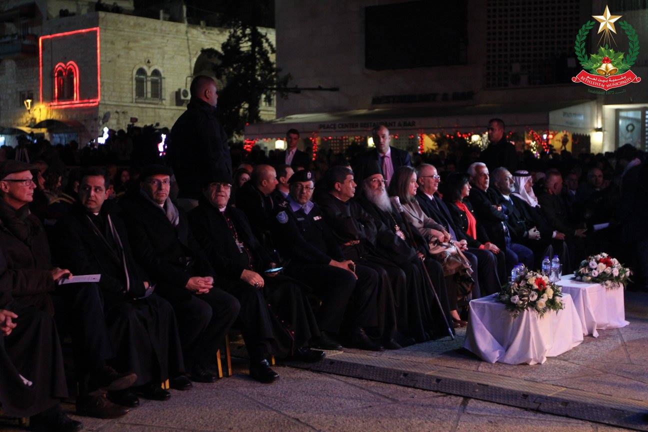 في حفل إضاءة شجرة عيد الميلاد المجيد في بيت لحم الأستاذة فيرا بابون ترفع شعار الرحمة وتؤكد على حقوق الأطفال