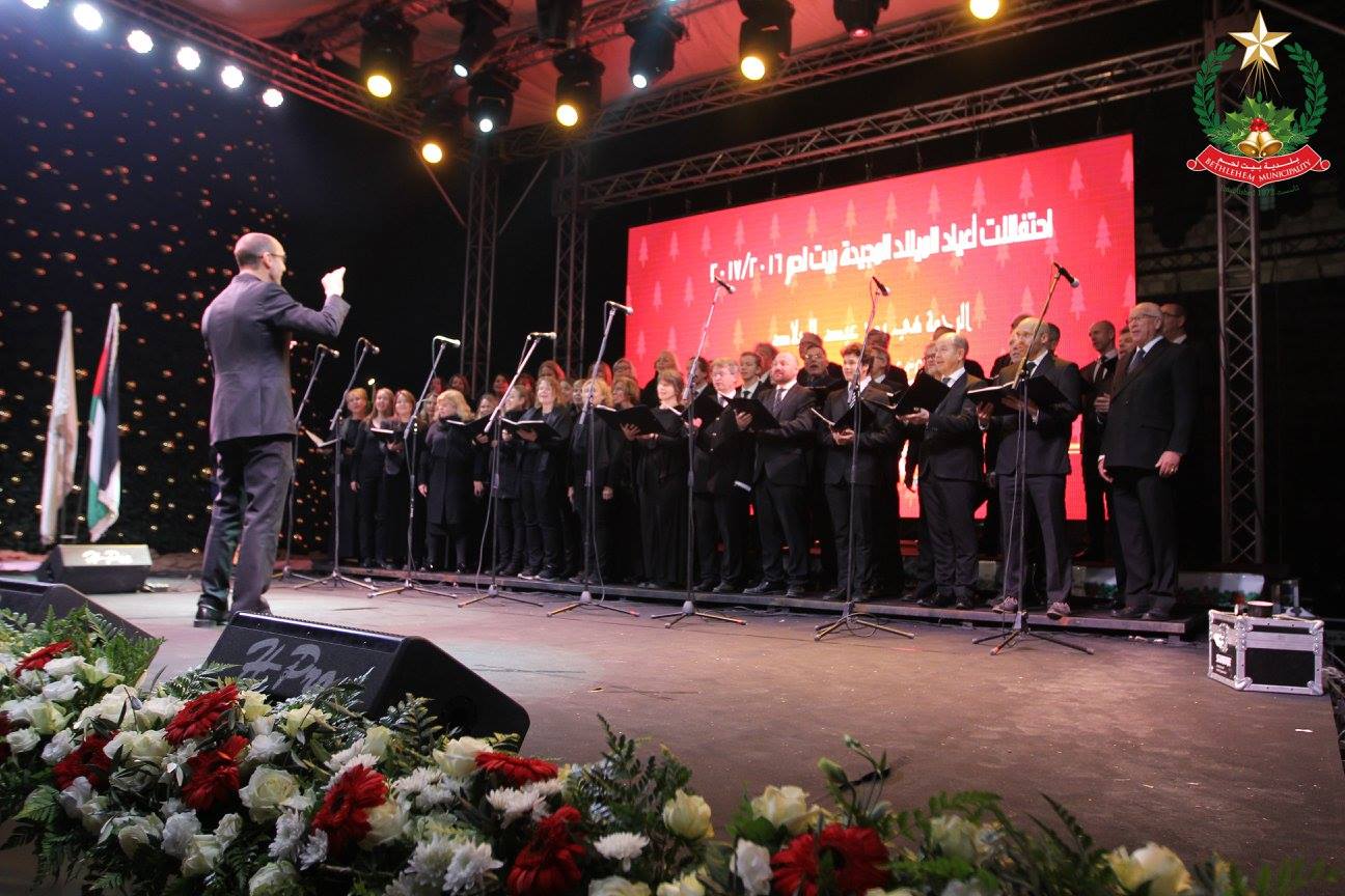 في حفل إضاءة شجرة عيد الميلاد المجيد في بيت لحم الأستاذة فيرا بابون ترفع شعار الرحمة وتؤكد على حقوق الأطفال