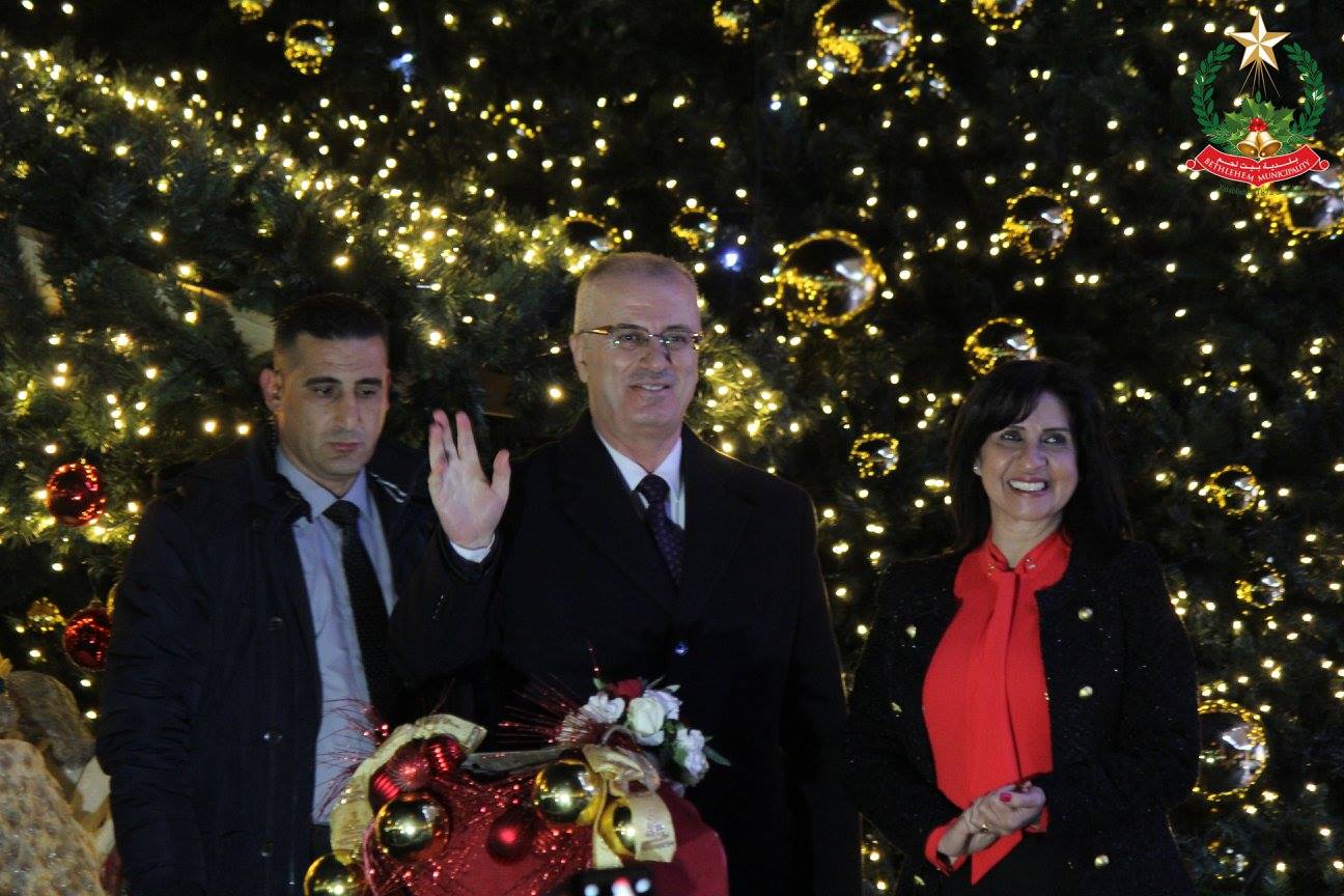 في حفل إضاءة شجرة عيد الميلاد المجيد في بيت لحم الأستاذة فيرا بابون ترفع شعار الرحمة وتؤكد على حقوق الأطفال