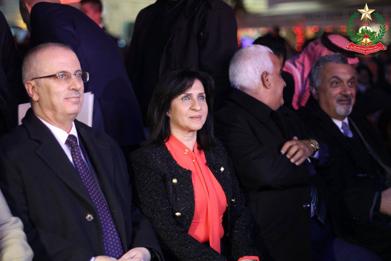 في حفل إضاءة شجرة عيد الميلاد المجيد في بيت لحم الأستاذة فيرا بابون ترفع شعار الرحمة وتؤكد على حقوق الأطفال