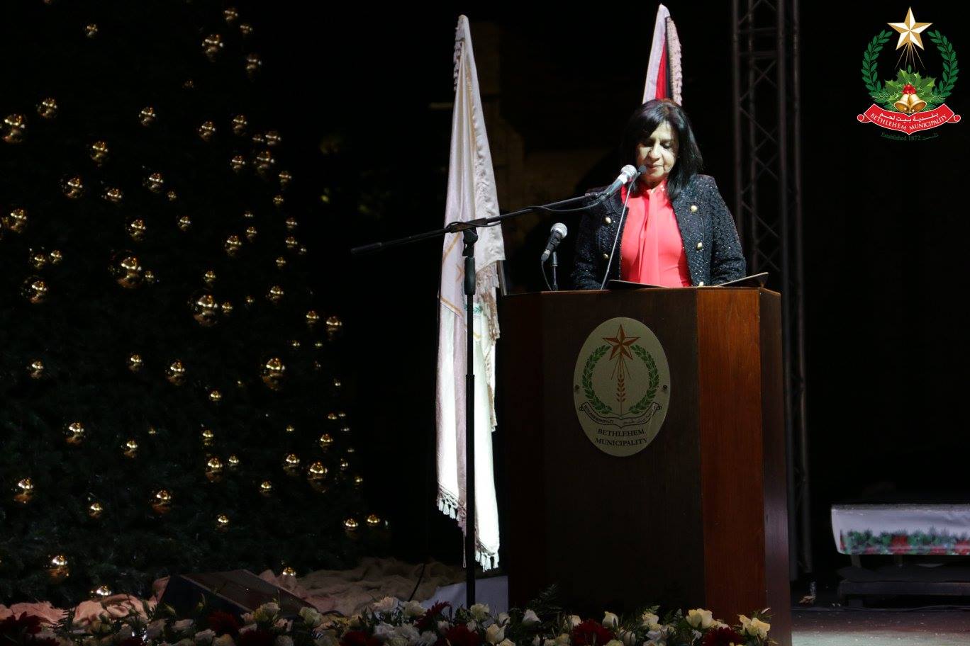 في حفل إضاءة شجرة عيد الميلاد المجيد في بيت لحم الأستاذة فيرا بابون ترفع شعار الرحمة وتؤكد على حقوق الأطفال