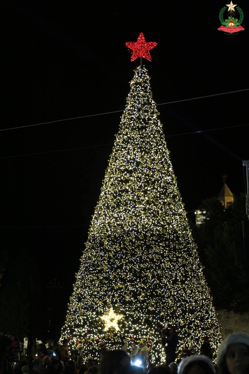 في حفل إضاءة شجرة عيد الميلاد المجيد في بيت لحم الأستاذة فيرا بابون ترفع شعار الرحمة وتؤكد على حقوق الأطفال