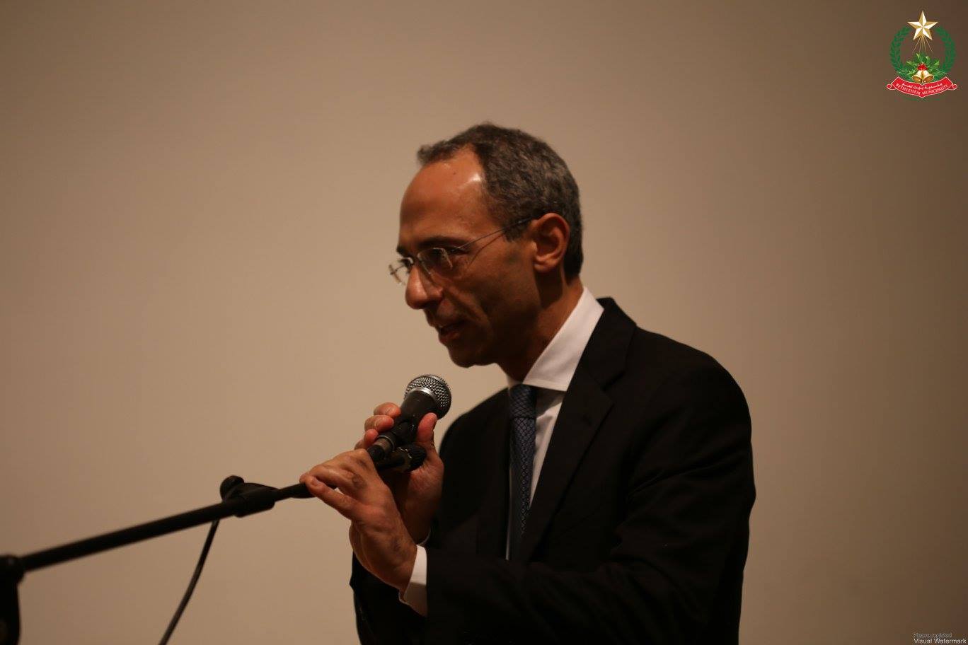 حفل موسيقي تحييه أوركسترا الموسيقيين الأوروبيين الشباب في مركز السلام بحضور بابون وعدد من الشخصيات الإعتبارية