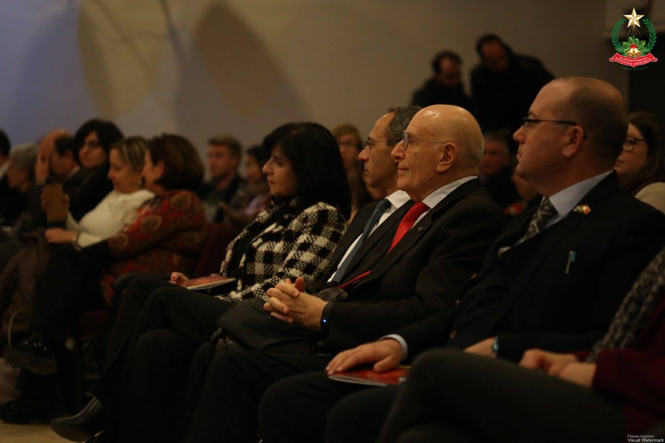 حفل موسيقي تحييه أوركسترا الموسيقيين الأوروبيين الشباب في مركز السلام بحضور بابون وعدد من الشخصيات الإعتبارية