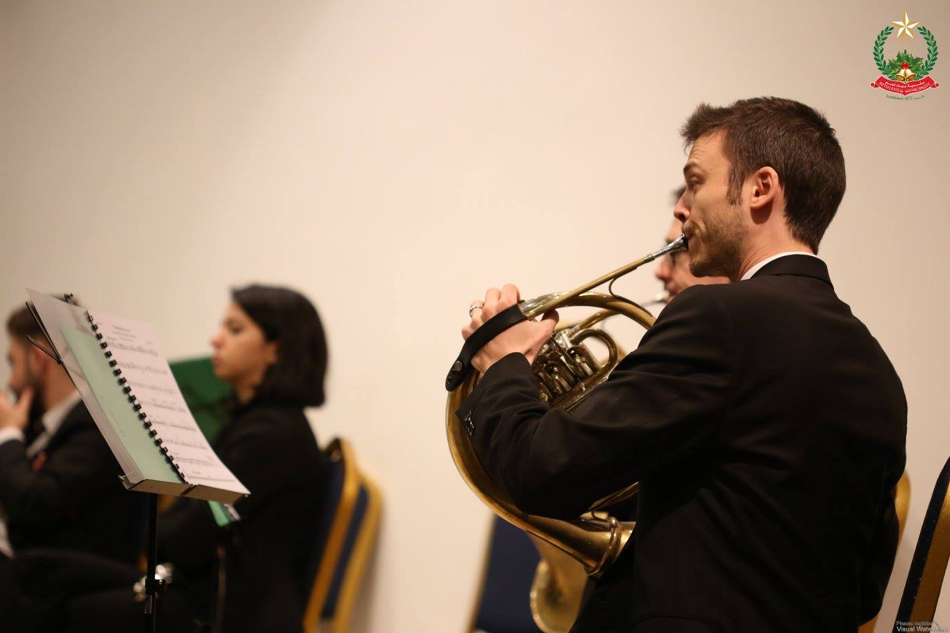 حفل موسيقي تحييه أوركسترا الموسيقيين الأوروبيين الشباب في مركز السلام بحضور بابون وعدد من الشخصيات الإعتبارية