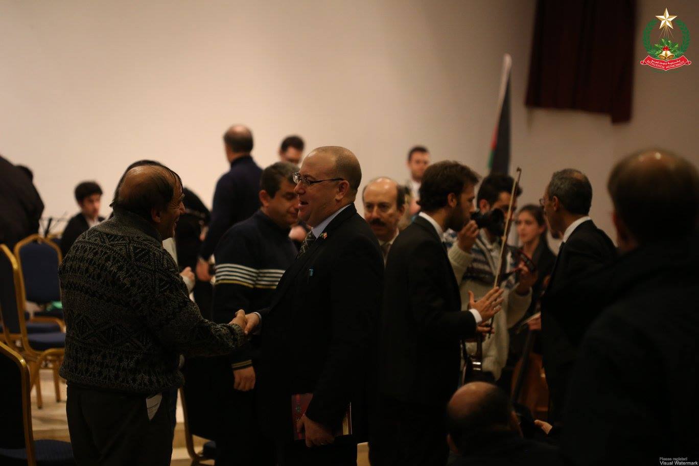 حفل موسيقي تحييه أوركسترا الموسيقيين الأوروبيين الشباب في مركز السلام بحضور بابون وعدد من الشخصيات الإعتبارية