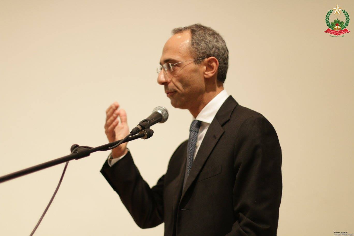 حفل موسيقي تحييه أوركسترا الموسيقيين الأوروبيين الشباب في مركز السلام بحضور بابون وعدد من الشخصيات الإعتبارية