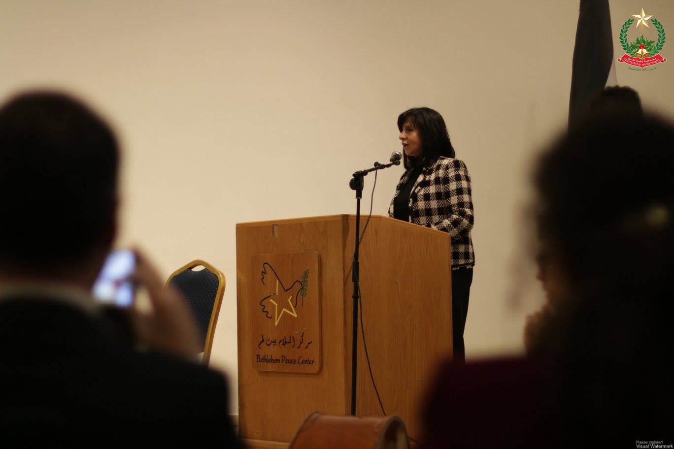 حفل موسيقي تحييه أوركسترا الموسيقيين الأوروبيين الشباب في مركز السلام بحضور بابون وعدد من الشخصيات الإعتبارية