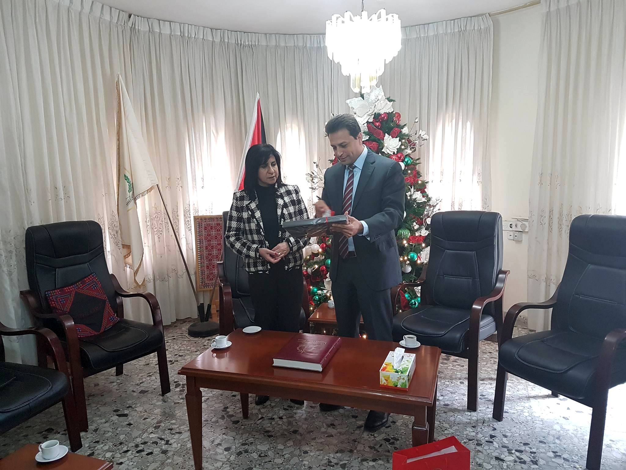 الرئيس التنفيذي لشركة الوطنية موبايل يلتقي رئيسة بلدية بيت لحم