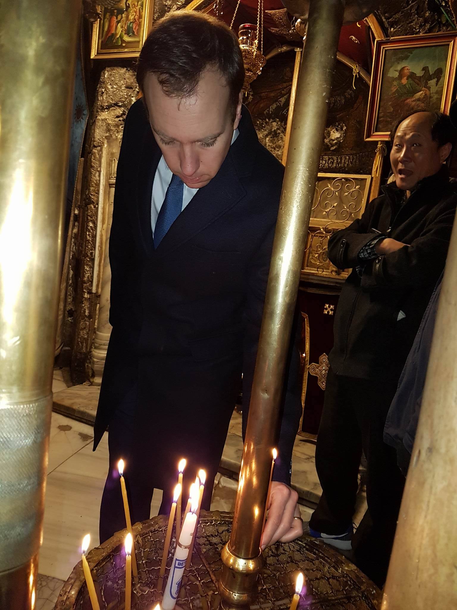 رئيسة بلدية بيت لحم تستقبل الوزير البريطاني هانكوك وتعرض له واقع بيت لحم وتصاحبه في جولته إلى كنيسة المهد