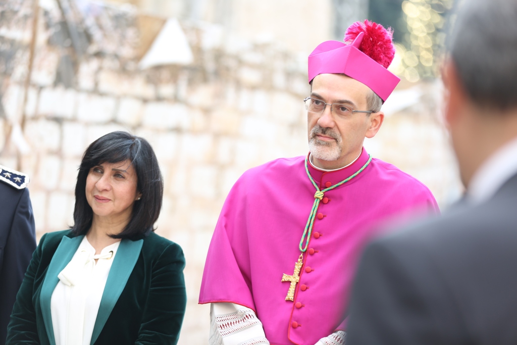 رئيسة بلدية بيت لحم تشارك في إستقبال غبطة المدبر الرسولي في مدينة بيت لحم 