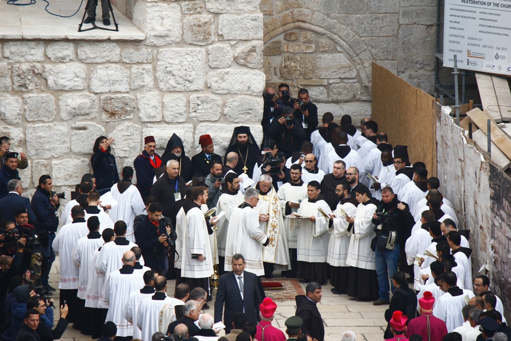 رئيسة بلدية بيت لحم تشارك في إستقبال غبطة المدبر الرسولي في مدينة بيت لحم 