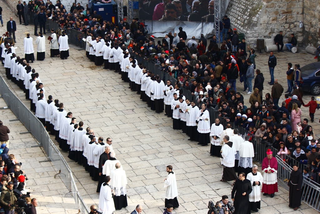 رئيسة بلدية بيت لحم تشارك في إستقبال غبطة المدبر الرسولي في مدينة بيت لحم 