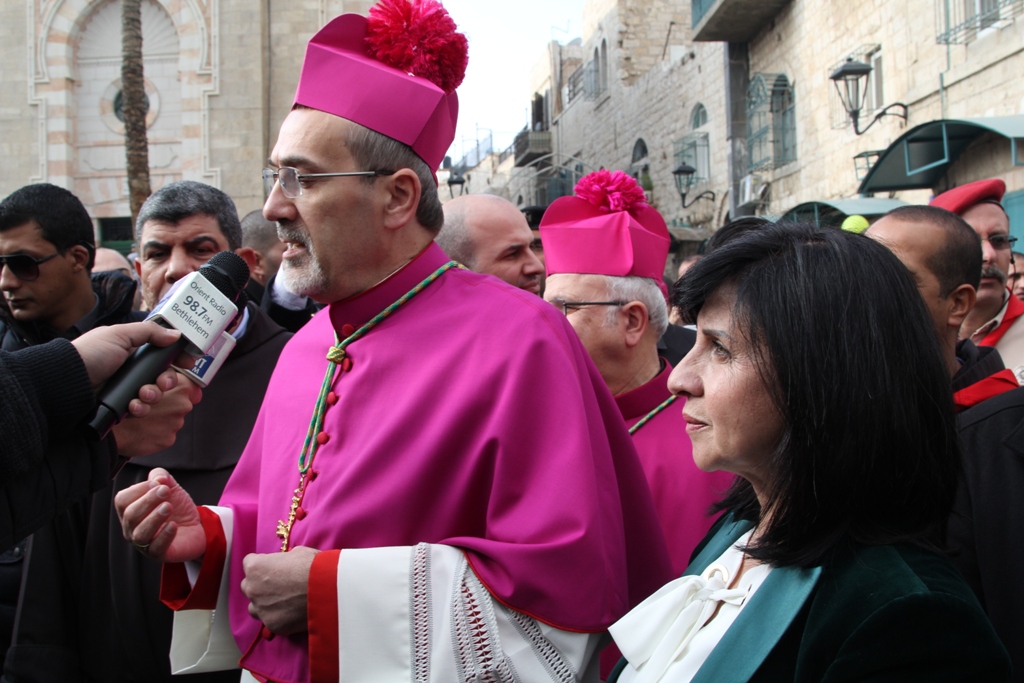 رئيسة بلدية بيت لحم تشارك في إستقبال غبطة المدبر الرسولي في مدينة بيت لحم 
