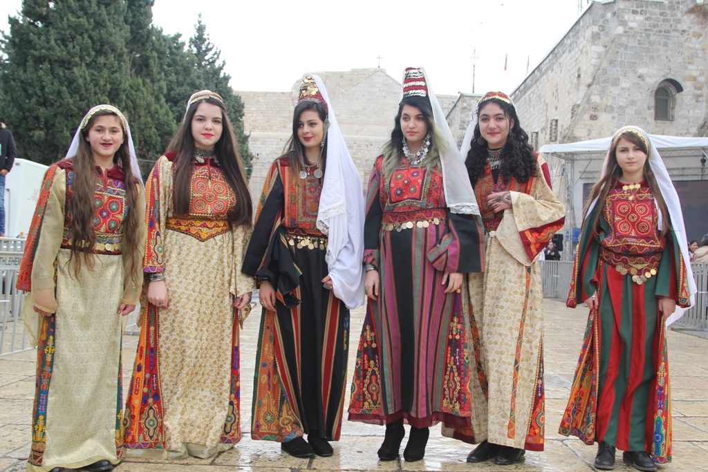 رئيسة بلدية بيت لحم تشارك في إستقبال غبطة المدبر الرسولي في مدينة بيت لحم 