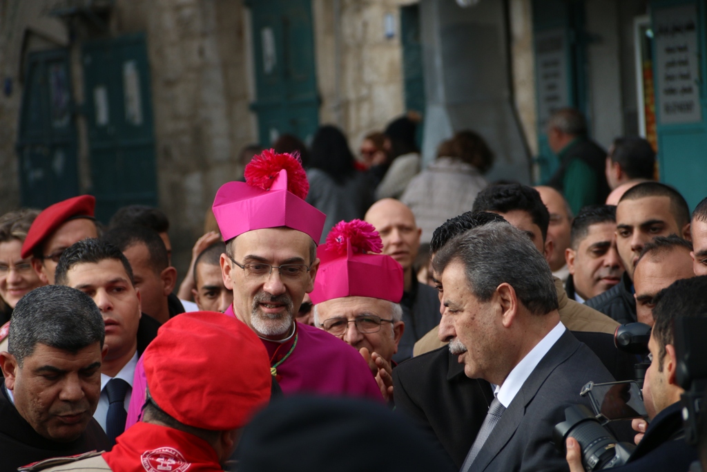 رئيسة بلدية بيت لحم تشارك في إستقبال غبطة المدبر الرسولي في مدينة بيت لحم 