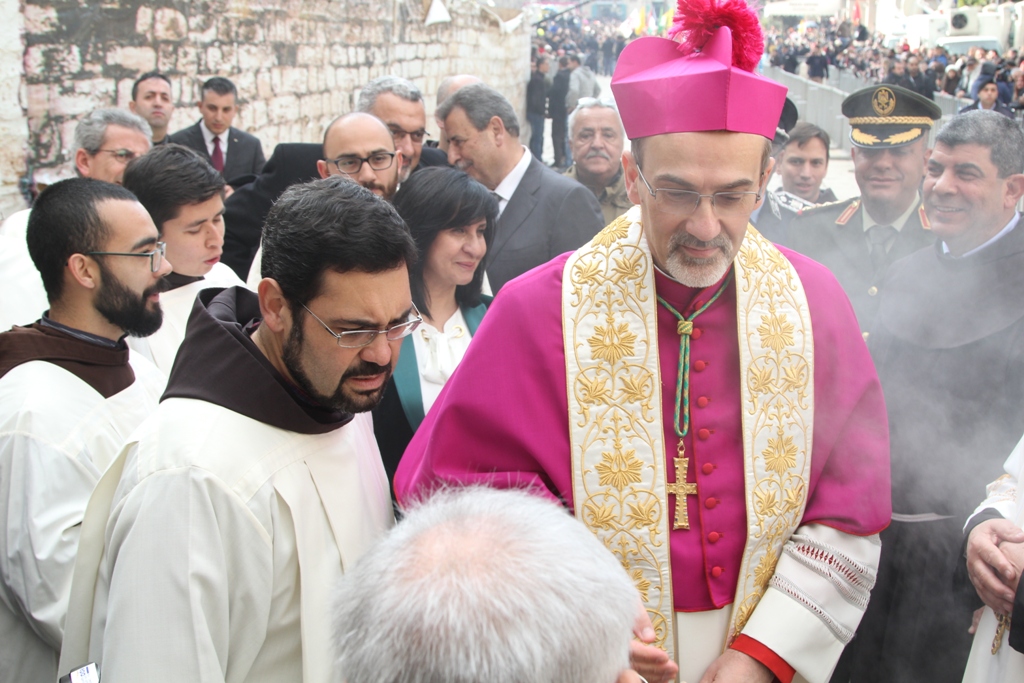 رئيسة بلدية بيت لحم تشارك في إستقبال غبطة المدبر الرسولي في مدينة بيت لحم 