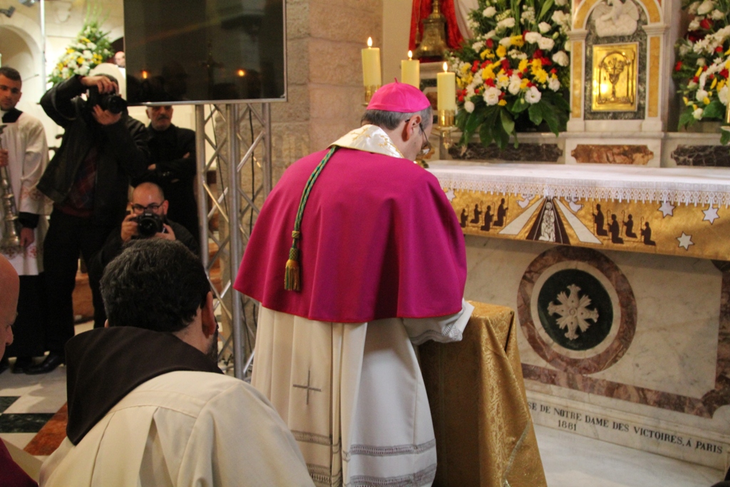 رئيسة بلدية بيت لحم تشارك في إستقبال غبطة المدبر الرسولي في مدينة بيت لحم 