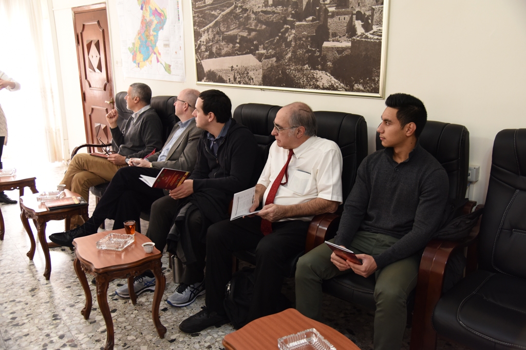 رئيسة بلدية بيت لحم تستقبل وفدا من كلية مانهاتن وتطلعهم على واقع بيت لحم 