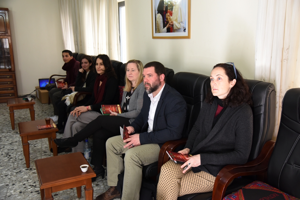 رئيسة بلدية بيت لحم تستقبل وفدا من كلية مانهاتن وتطلعهم على واقع بيت لحم 