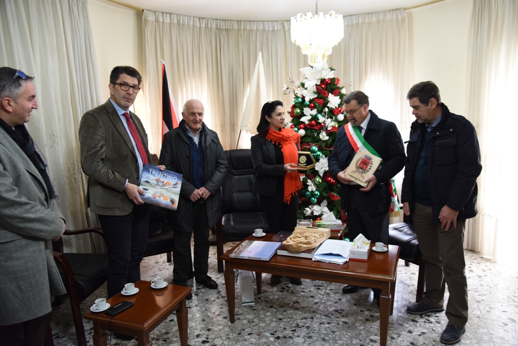 رئيسة بلدية بيت لحم تستقبل وفدا من إقليم ترينتو الإيطالي