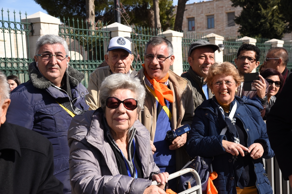 رئيسة وأعضاء مجلس بلدية بيت لحم يشاركون في إستقبال حارس الأراضي المقدسة بمناسبة عيد الغطاس