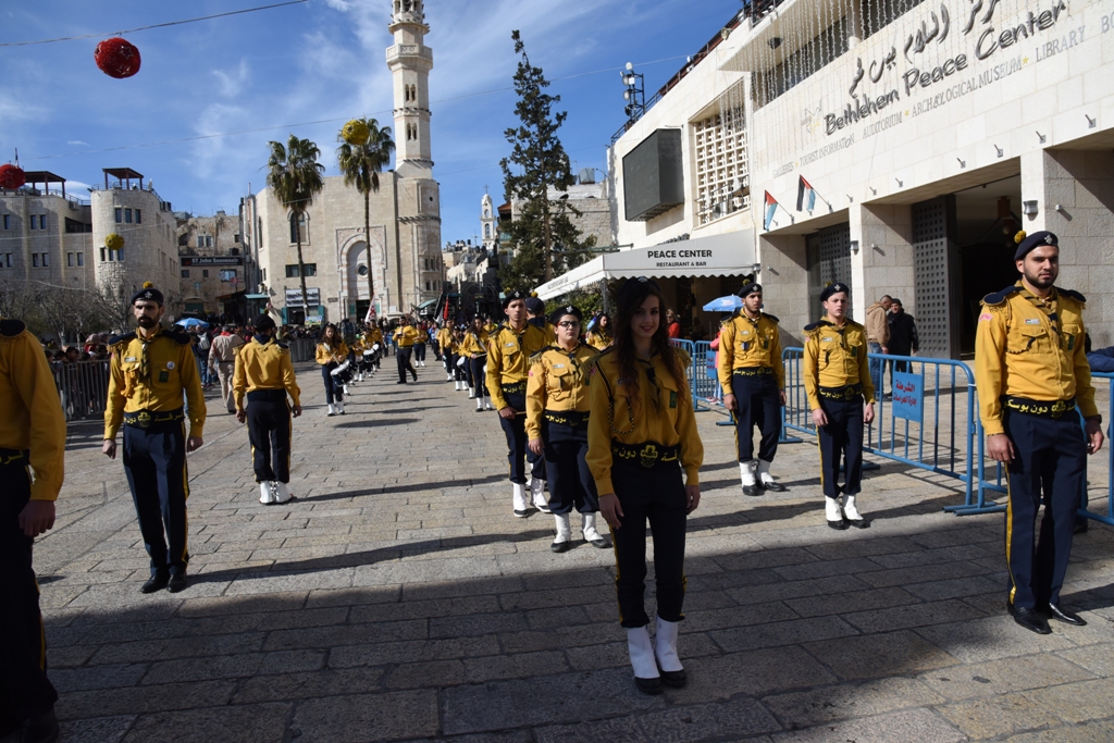 رئيسة وأعضاء مجلس بلدية بيت لحم يشاركون في إستقبال حارس الأراضي المقدسة بمناسبة عيد الغطاس