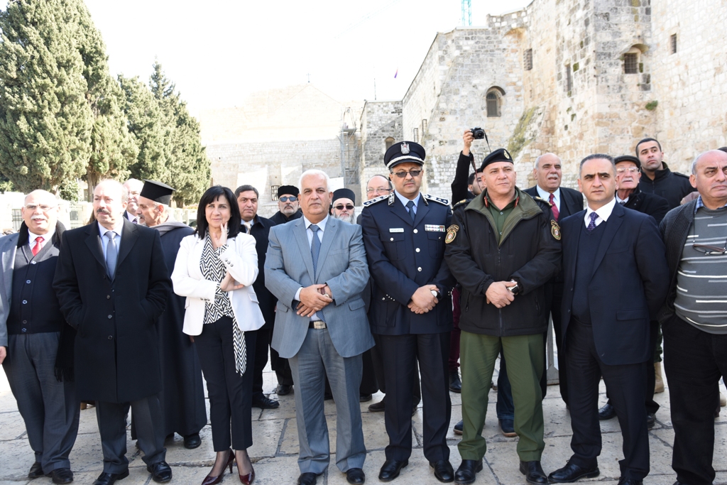 رئيسة وأعضاء مجلس بلدية بيت لحم يشاركون في إستقبال حارس الأراضي المقدسة بمناسبة عيد الغطاس