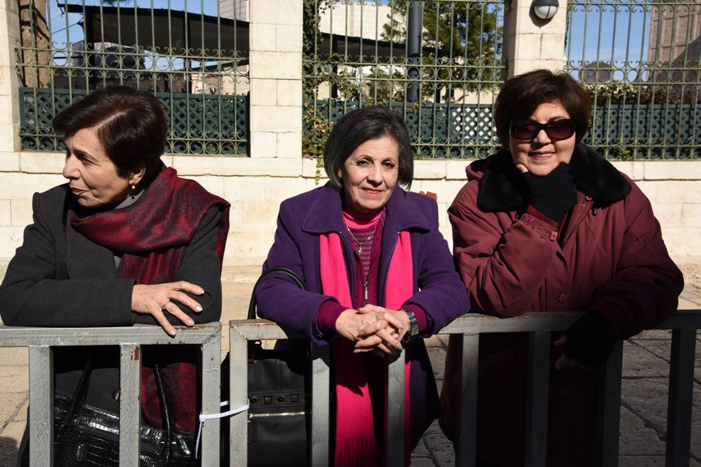 رئيسة وأعضاء مجلس بلدية بيت لحم يشاركون في إستقبال حارس الأراضي المقدسة بمناسبة عيد الغطاس