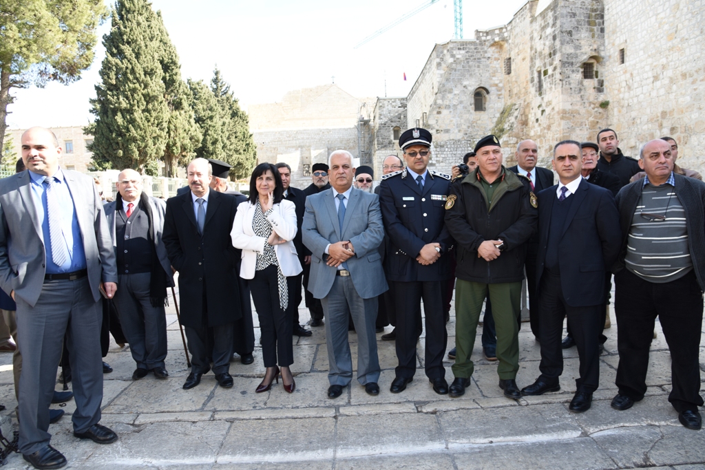 رئيسة وأعضاء مجلس بلدية بيت لحم يشاركون في إستقبال حارس الأراضي المقدسة بمناسبة عيد الغطاس