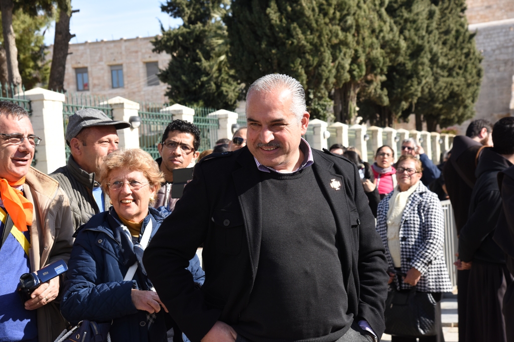 رئيسة وأعضاء مجلس بلدية بيت لحم يشاركون في إستقبال حارس الأراضي المقدسة بمناسبة عيد الغطاس