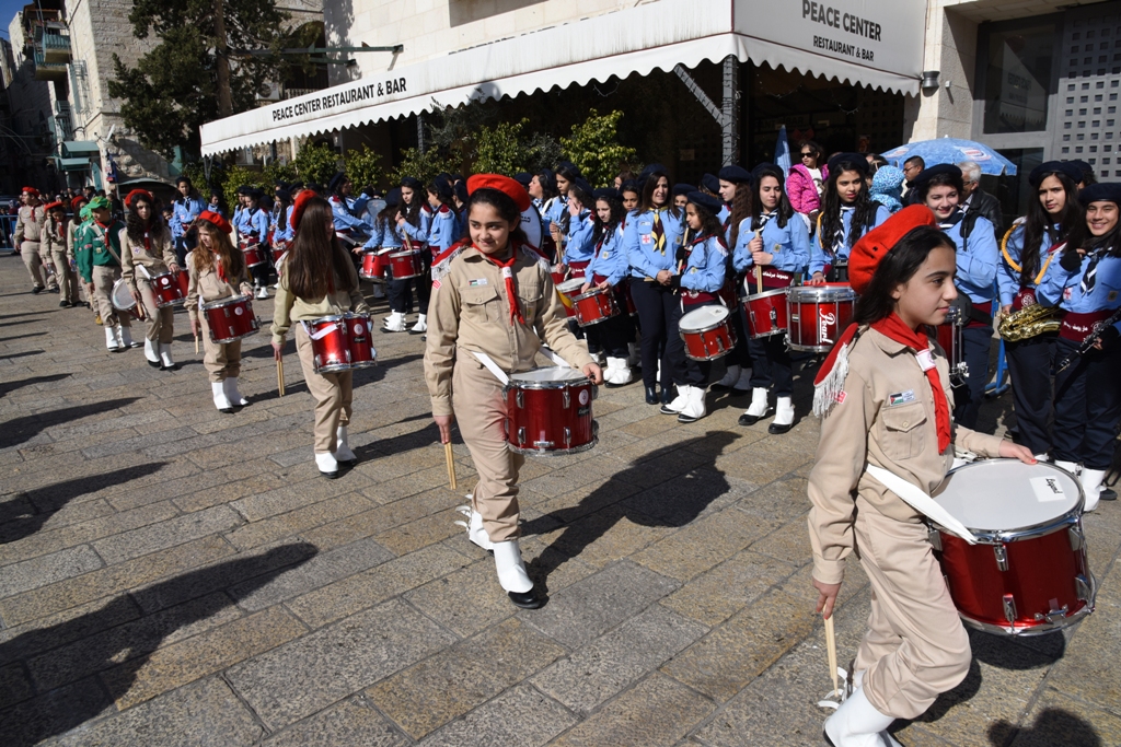 رئيسة وأعضاء مجلس بلدية بيت لحم يشاركون في إستقبال حارس الأراضي المقدسة بمناسبة عيد الغطاس