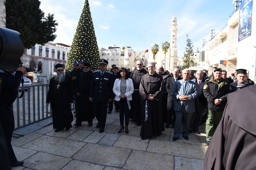 رئيسة وأعضاء مجلس بلدية بيت لحم يشاركون في إستقبال حارس الأراضي المقدسة بمناسبة عيد الغطاس