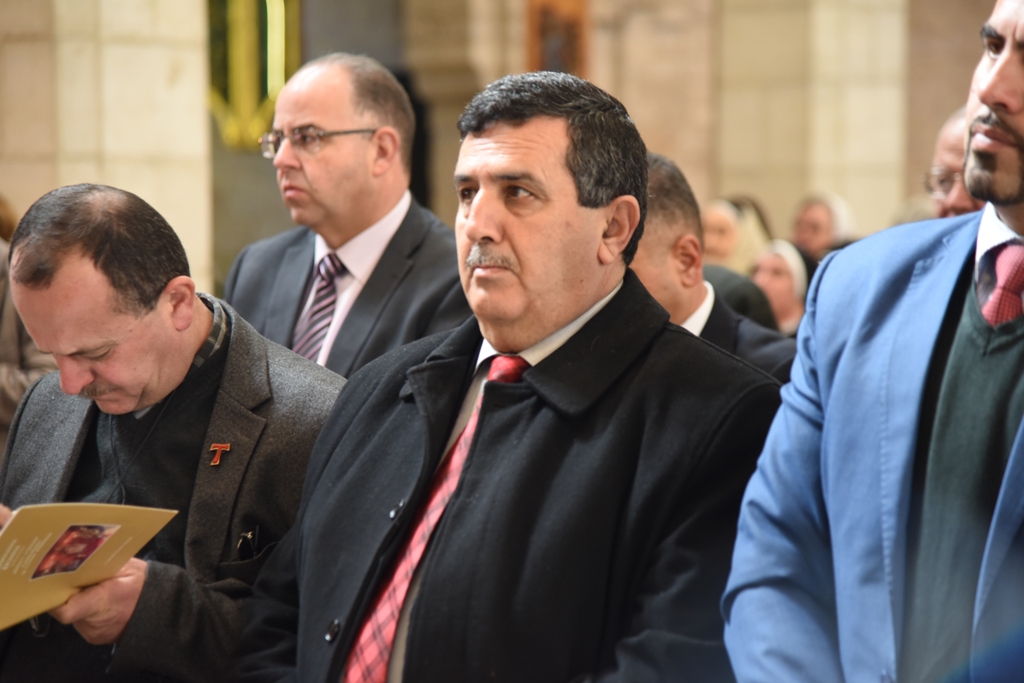 رئيسة وأعضاء مجلس بلدية بيت لحم يشاركون في إستقبال حارس الأراضي المقدسة بمناسبة عيد الغطاس