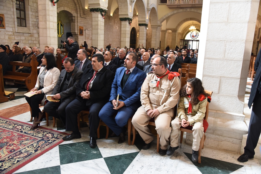 رئيسة وأعضاء مجلس بلدية بيت لحم يشاركون في إستقبال حارس الأراضي المقدسة بمناسبة عيد الغطاس