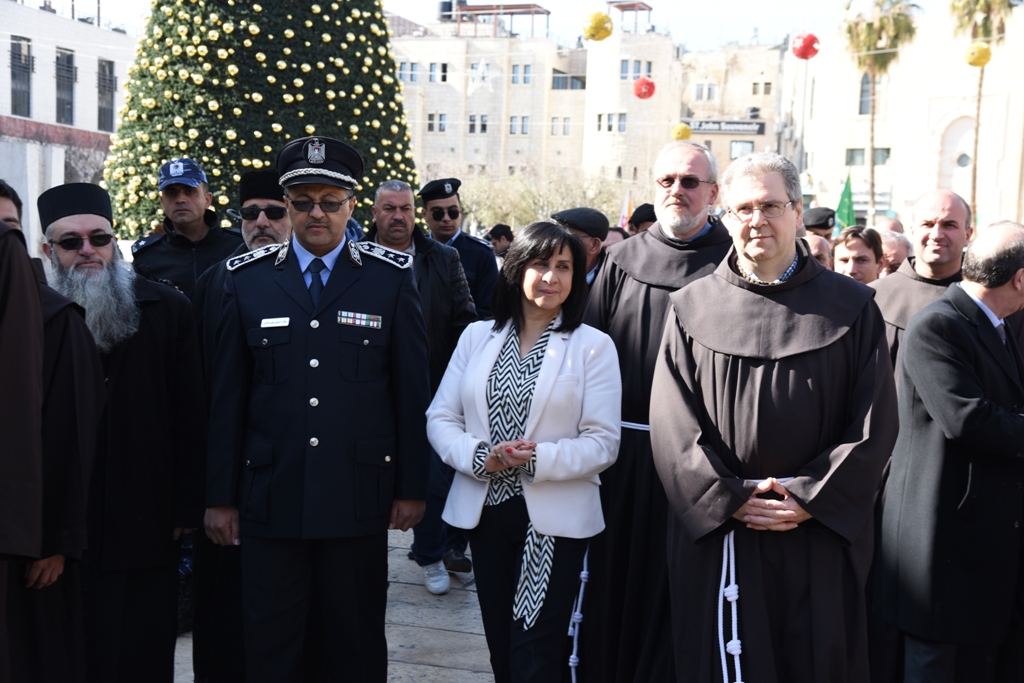 رئيسة وأعضاء مجلس بلدية بيت لحم يشاركون في إستقبال حارس الأراضي المقدسة بمناسبة عيد الغطاس